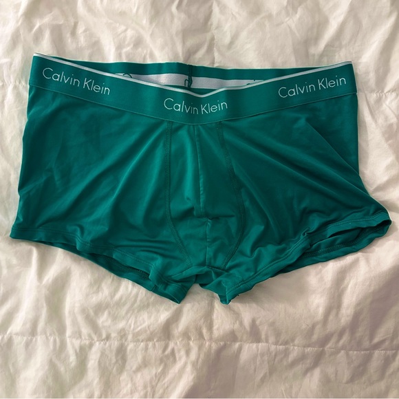 Calvin Klein green trunks - Picture 1 of 2